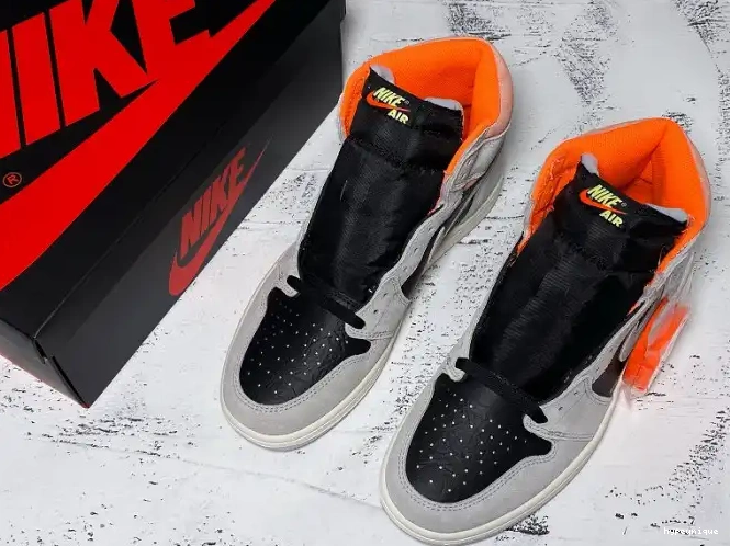 HYPE 555088-018 Jordan OG Air Grey Neutral 1 High Retro 0422